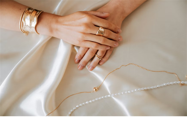 Gold and Silver Jewelry Odessa TX: Which Jewelry Metal Is Better for Everyday Wear?