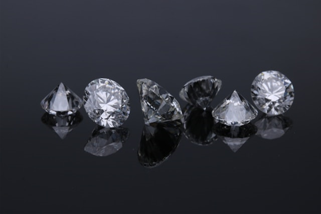 What to Look for When Selecting a Diamond