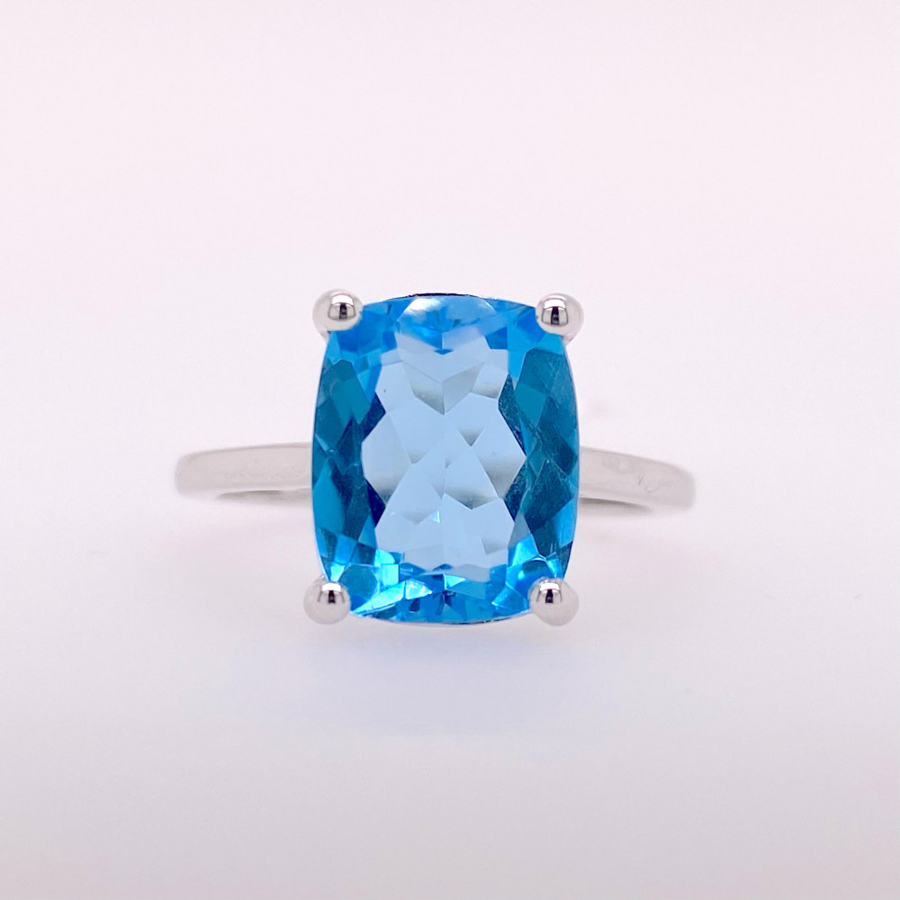 White Gold 4.5 ct Blue Topaz Ring