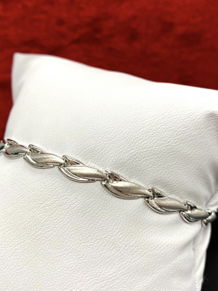 White Wave Link Design Bracelet