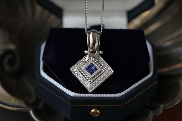 How to Choose the Perfect Diamond Necklace